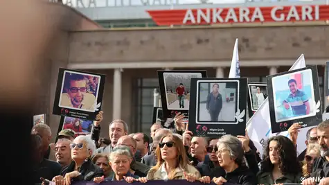Ankara garında yaşanan terör olayını protesto etmek için, ölen vatandaşlarımızı anmak için Bakırköy Özgürlük meydanındaydık.